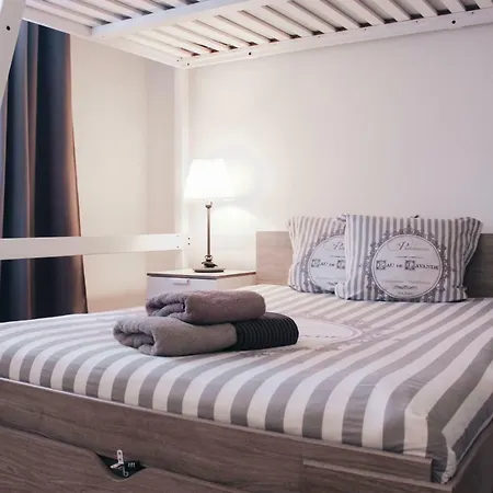 דירה Parisian Flat