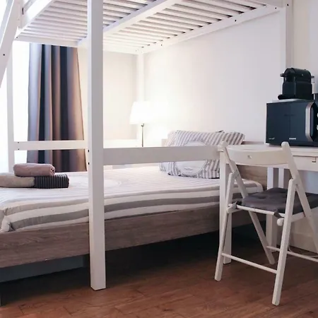 Parisian Flat パリ